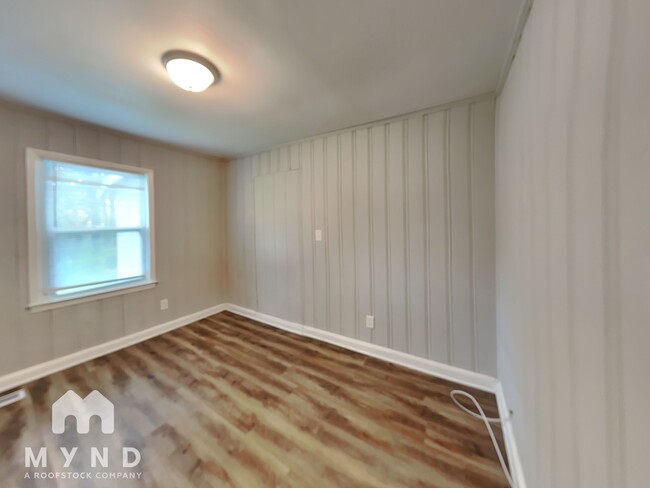 Building Photo - 505 Sinclair St