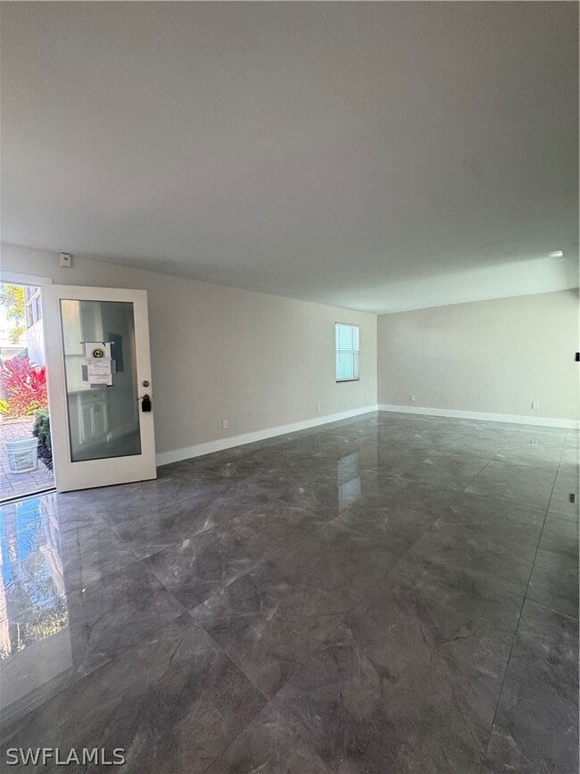 Building Photo - 637 12th Ave S