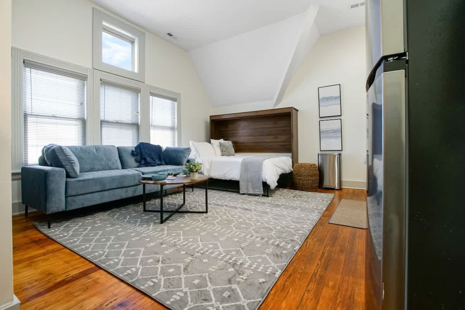 Building Photo - 1848 E 89th St