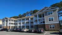 Building Photo - Move In Today! Stunning 3-Bedroom Condo in...