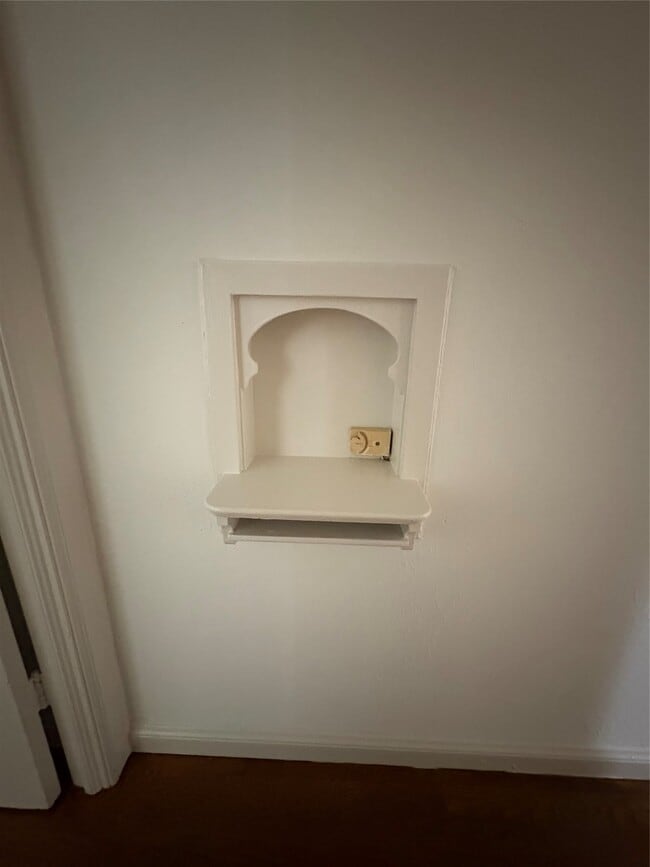 Building Photo - 2011 33rd St