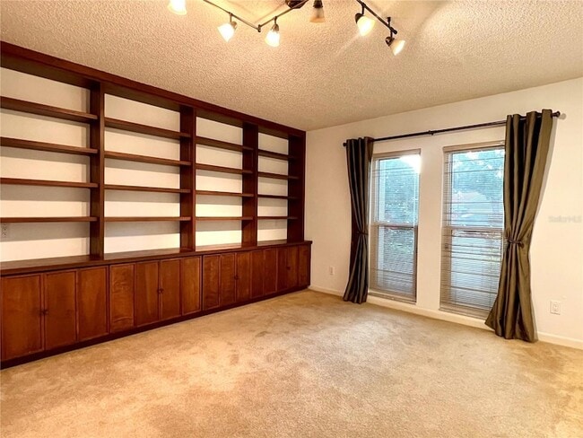 Building Photo - 2715 Montague Ct E