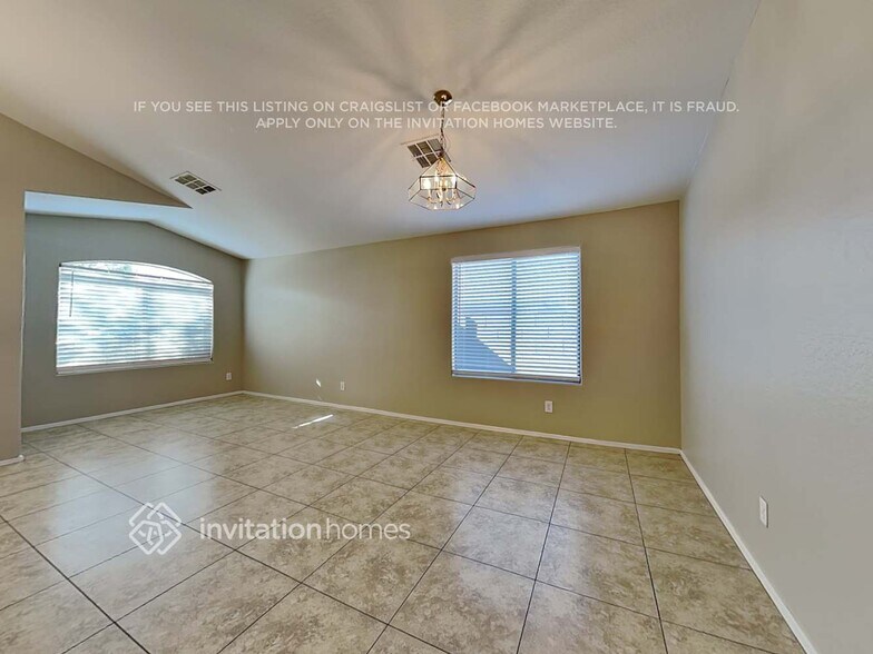 Building Photo - 2628 W Tamarisk Ave