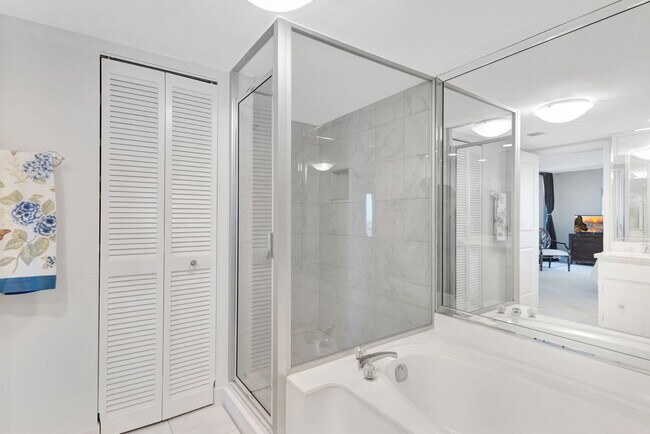 Building Photo - 5550 N Ocean Dr