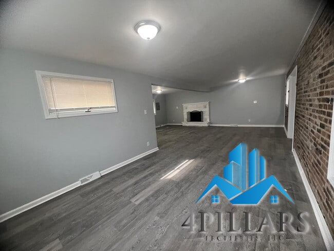 Building Photo - "Spacious 4-Bed, 2-Bath Gem on Kentucky Street – 2,178 Sq. Ft. of Comfort!"