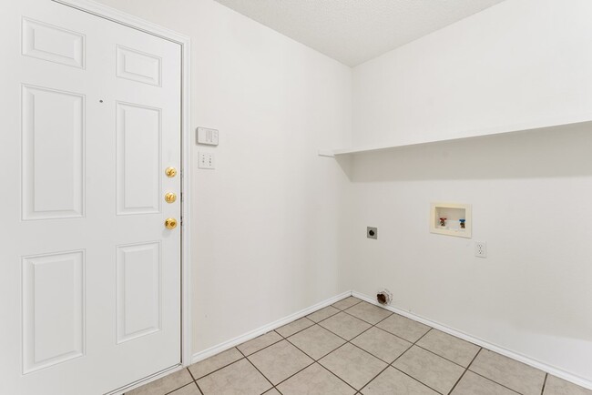 Building Photo - 4013 Southbrook Ct