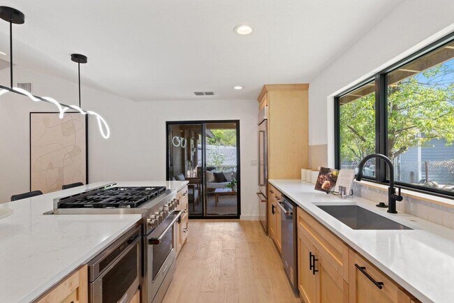 Building Photo - 2503 Rockingham Dr