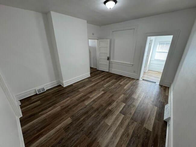 Building Photo - Enormous Completely Updated 4-Bedroom 1-Bath House w/ Flat Yard!!!