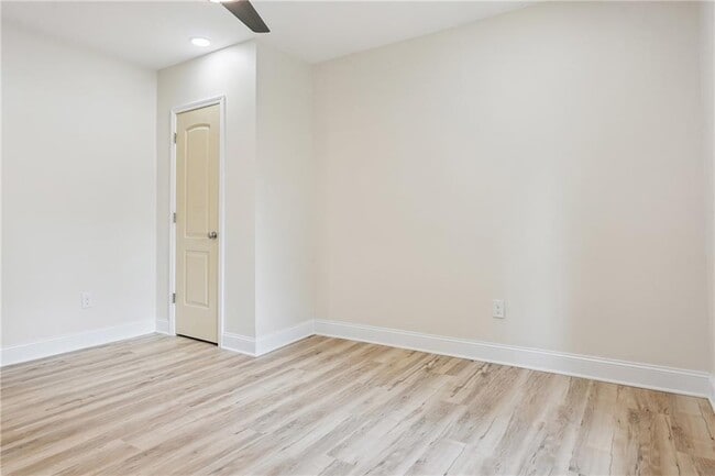 Building Photo - 720 N Parkwood Rd