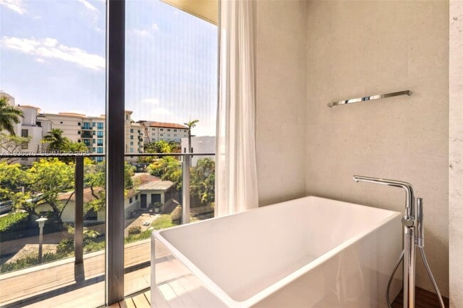 Building Photo - 3581 E Glencoe St