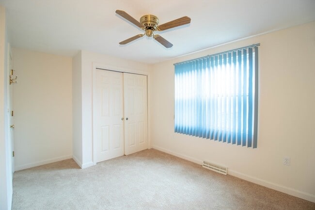 Building Photo - 59 Brookbend Way E