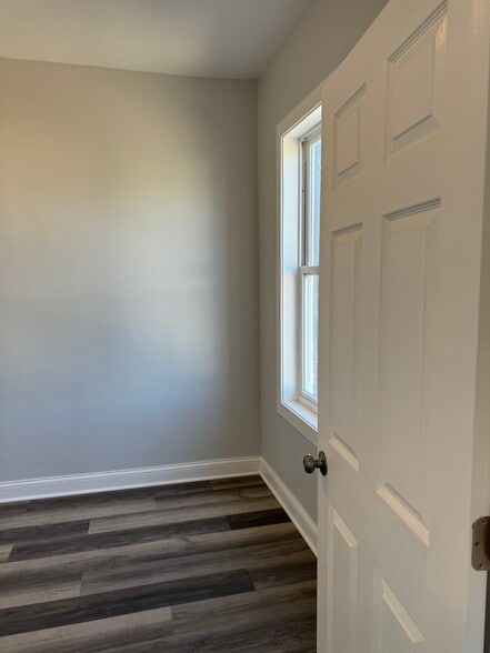 Building Photo - 1301 W Greenfield Ave