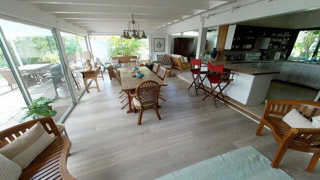 Open plan dining area - 426 Ilimano St