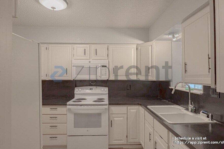 Building Photo - 1033 Princeton Pl