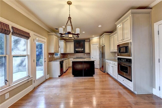 Building Photo - 5570 Viewpoint Ct