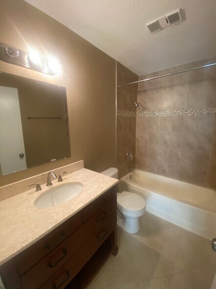 Building Photo - 8724 Mallard Reserve Dr