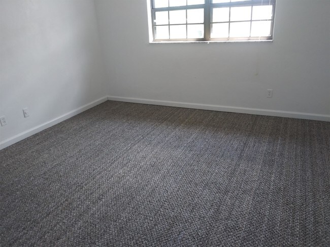 Building Photo - 625 N Halifax Ave