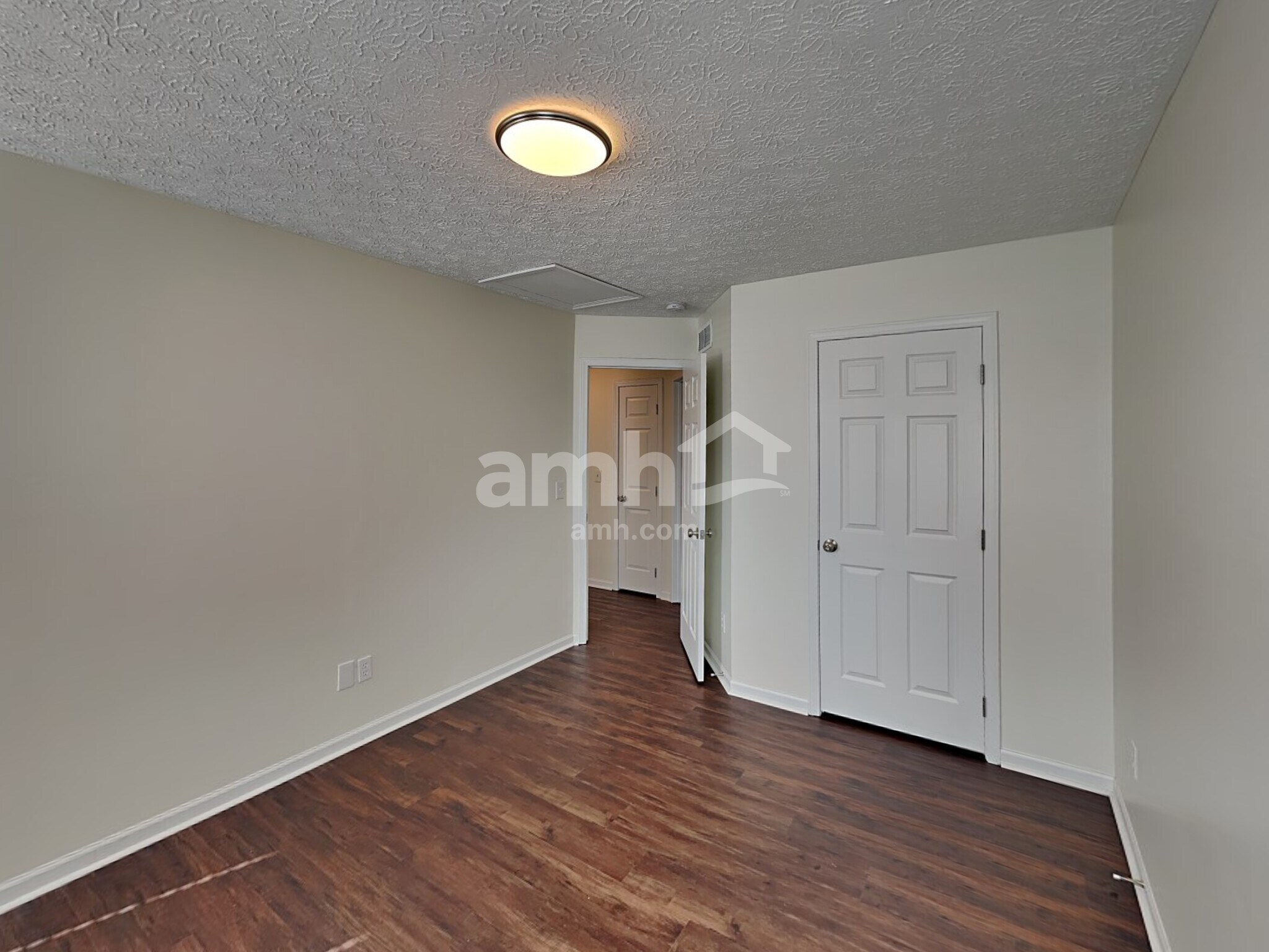 Building Photo - 1320 Wild Horse Dr