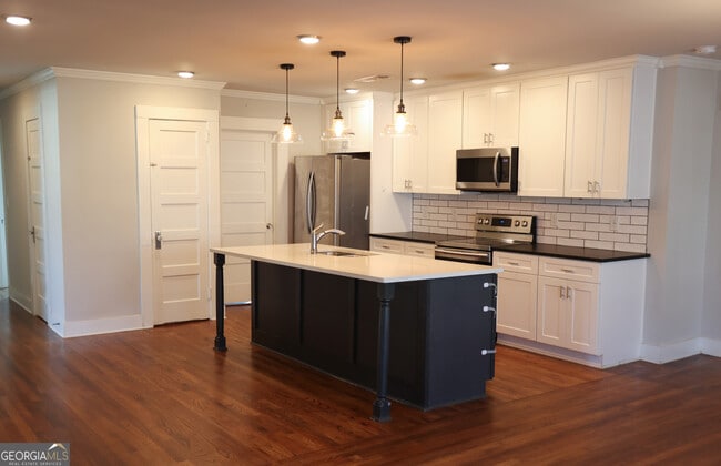 Building Photo - 68 Hayes St