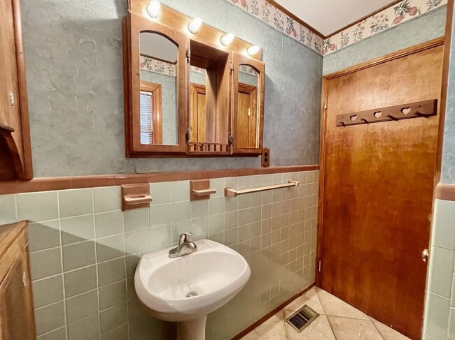 Building Photo - All Brick Ranch Home in Kempsville W/HUGE Yard - Sunroom - Detached 2-Car Garage PLUS Workshop & ...