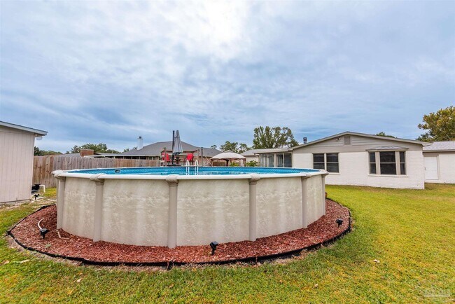 Building Photo - 12164 Longwood Dr