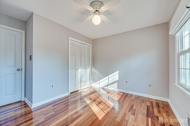 Building Photo - 15 Howell Ave