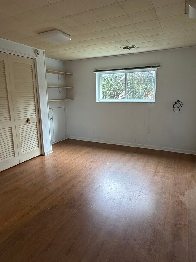 Building Photo - 550 Laramie Ave