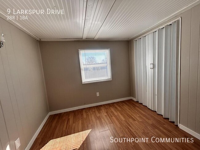 Building Photo - 9 Larkspur Dr