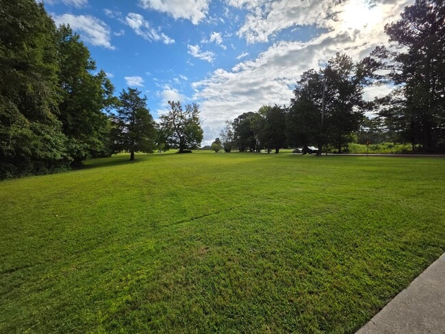Building Photo - Cute Ranch Ready For New Tenants!