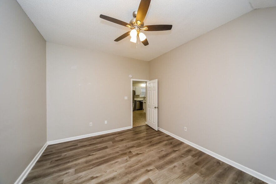 Building Photo - 7621 Davis Pkwy