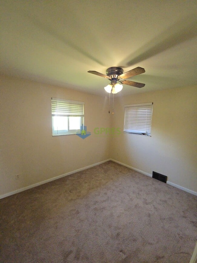 Building Photo - Charming 3-Bedroom Pittsburgh Home with Fireplace, Balcony & Garage Parking