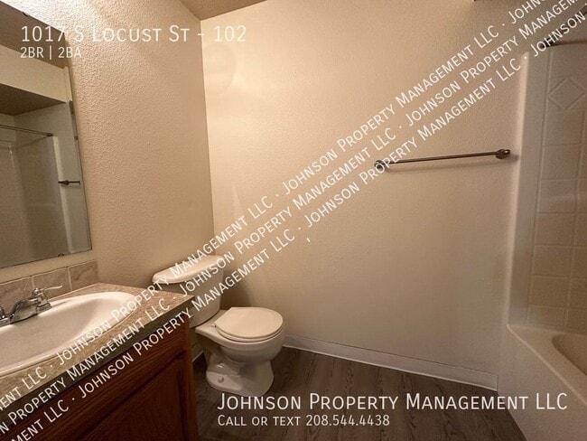 Building Photo - 1017 S Locust St