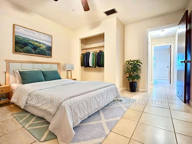 Building Photo - 532 Park Ave