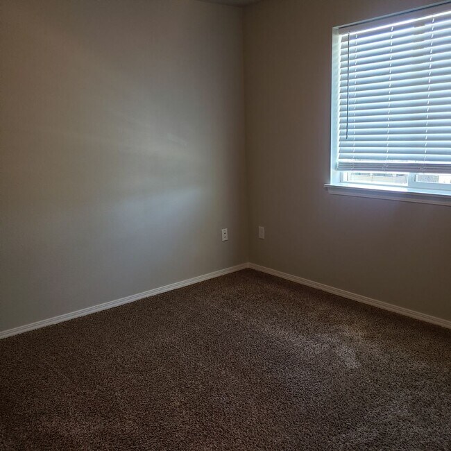 Building Photo - AB1488