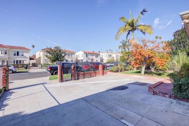 Building Photo - Berendo Street Apartments
