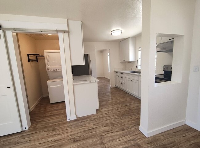 Building Photo - Adorable 2 Bedroom 1 Bath Single Story Hou...
