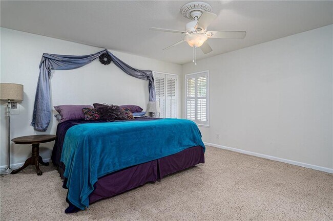 Building Photo - 337 Poenisch Dr