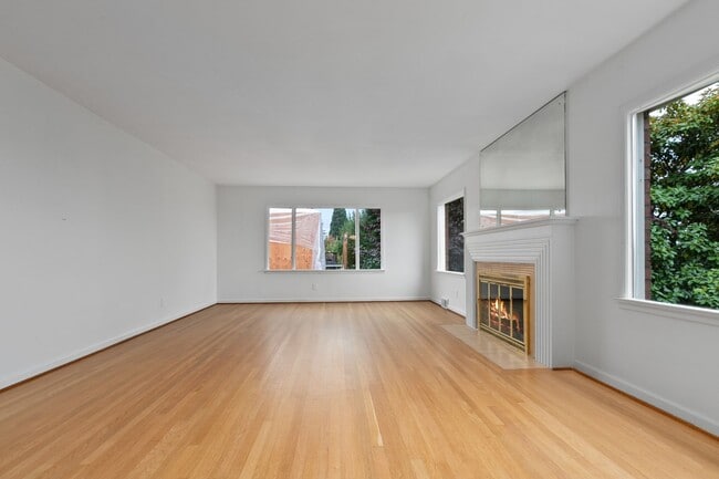 Building Photo - 4bd/2ba Seattle Home