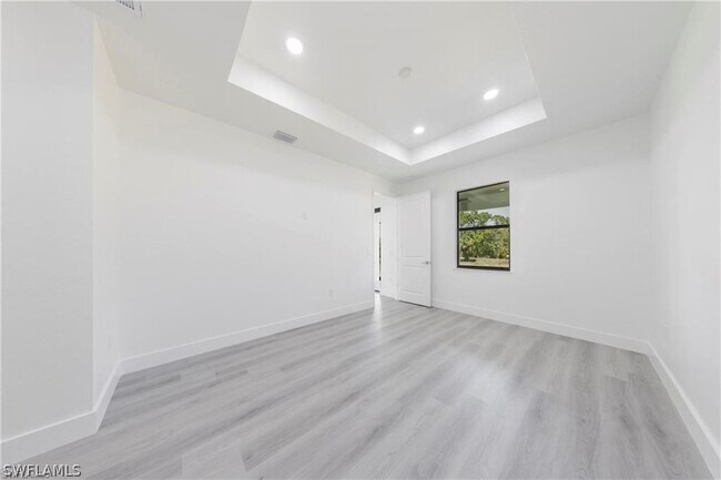 Building Photo - 835 Glen Coy Ave