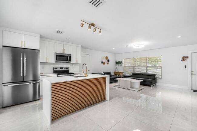 Primary Photo - 403 S 13th Ct