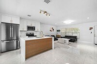 Building Photo - 403 S 13th Ct