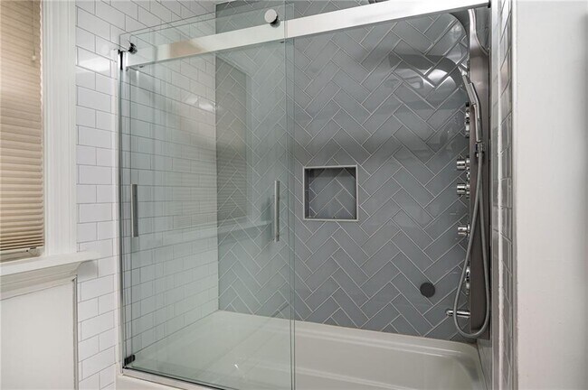 Building Photo - 4106 Grove Ave