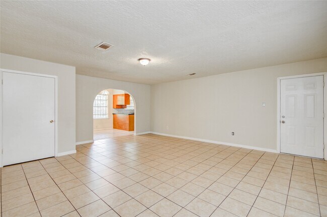 Building Photo - 9526 Balsam Ln