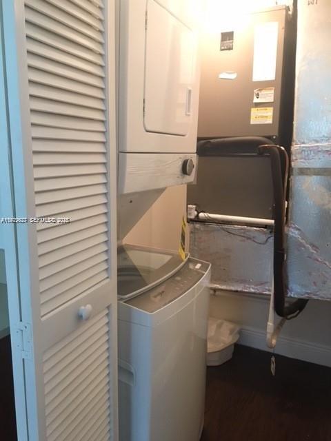 Building Photo - 1528 Brickell Ave