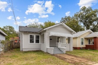 Building Photo - Move-in Special: Receive a $300 gas card with approved application and signed lease.-1609 Jeffers...