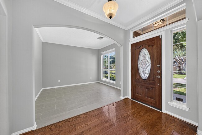 Building Photo - 8519 Babbling Brook Ct
