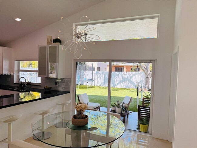 Building Photo - 646 Stanton Dr