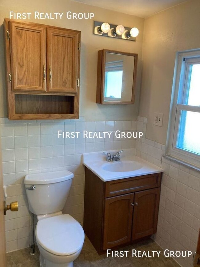 Building Photo - Belmont Area, 1 Bedroom Efficiency Apartme...