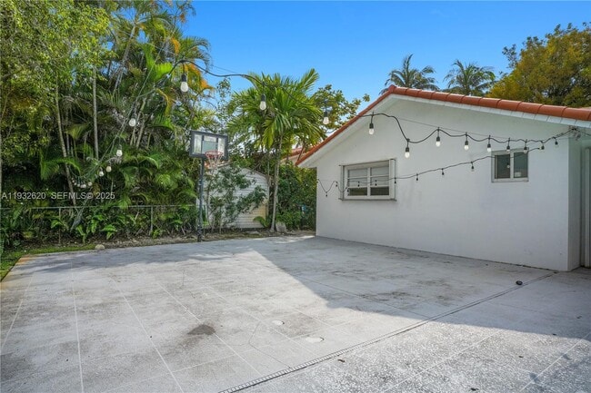 Building Photo - 2101 NE 211th Terrace