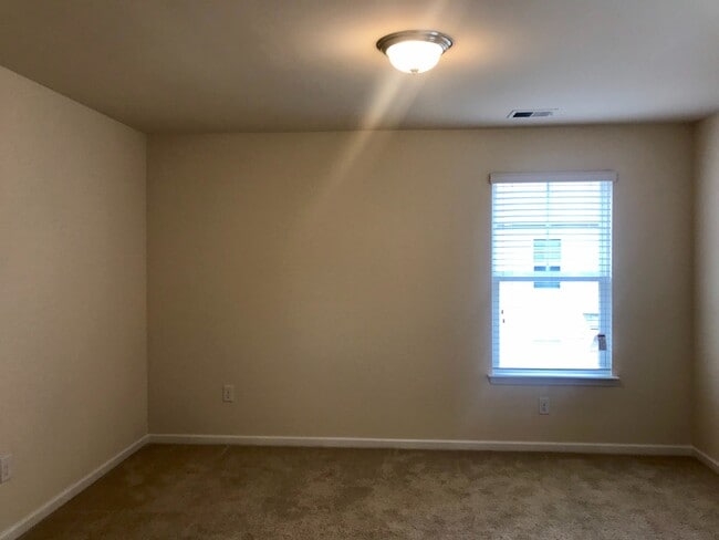 Building Photo - BEAUTIFUL! 4 Bedrooms/3.5 baths in Wild Wing. Spacious & Tons of space!